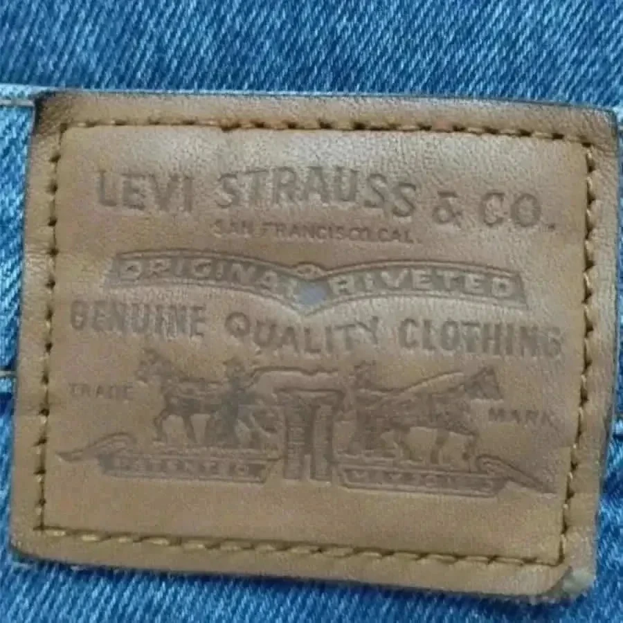 LEVI'S premium ribcage straight - high waist - stretchy - excellent condition – photo 13